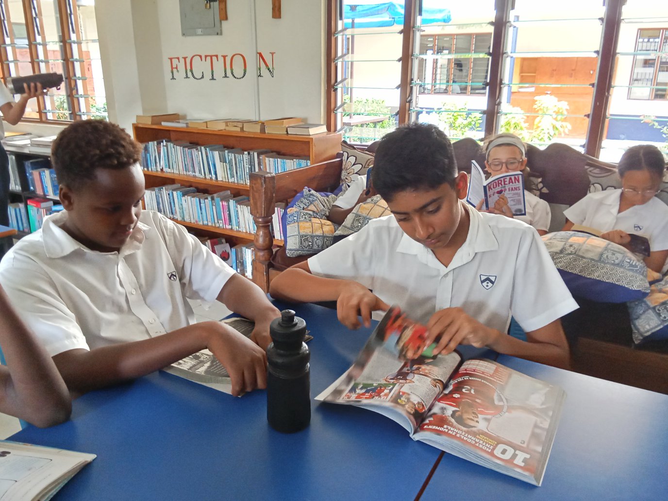 Y8 Library reading 2.jpg